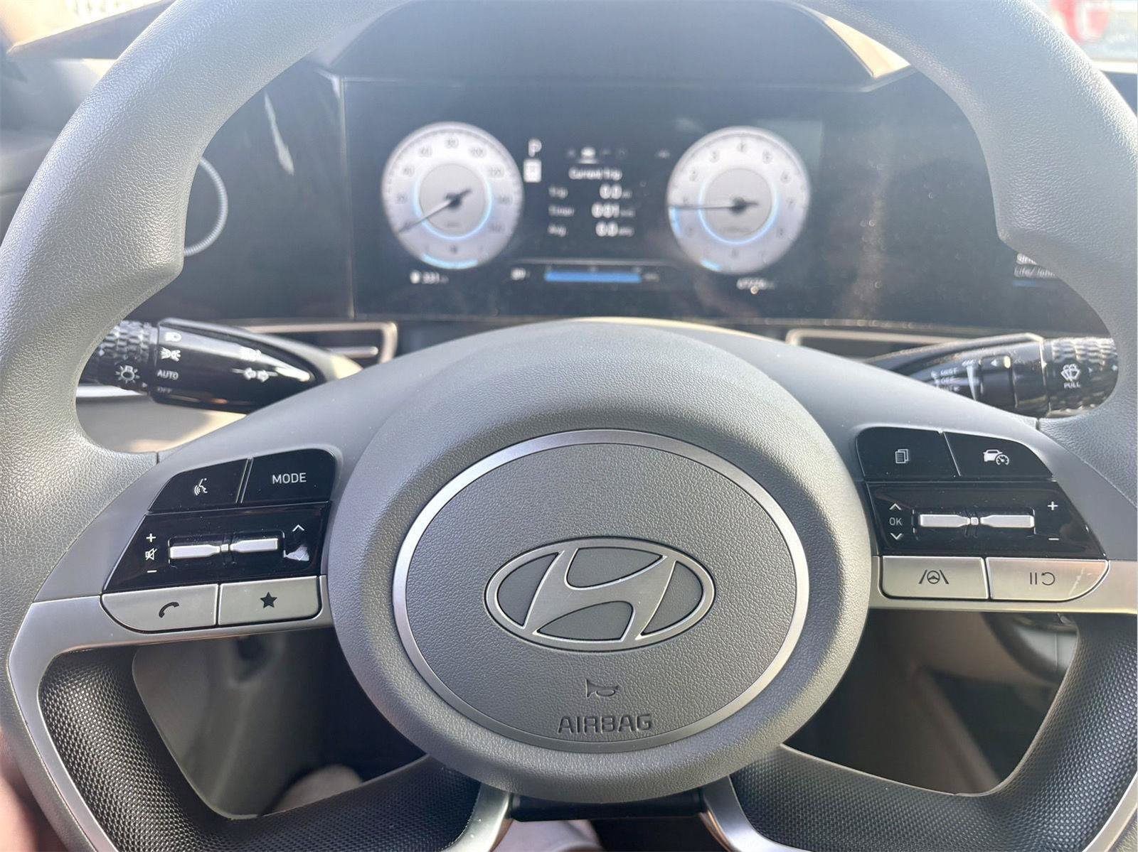Used 2024 Hyundai Elantra SEL FWD image 13