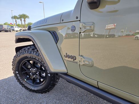 New 2026 Jeep Gladiator Sport AWD/4WD image 12