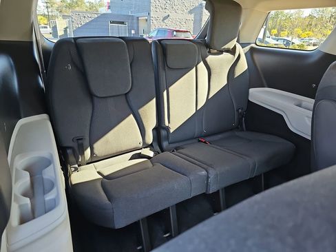 Used 2024 Kia Carnival LX image 14