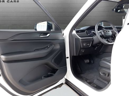 Used 2023 Jeep Grand Cherokee Altitude AWD/4WD image 34
