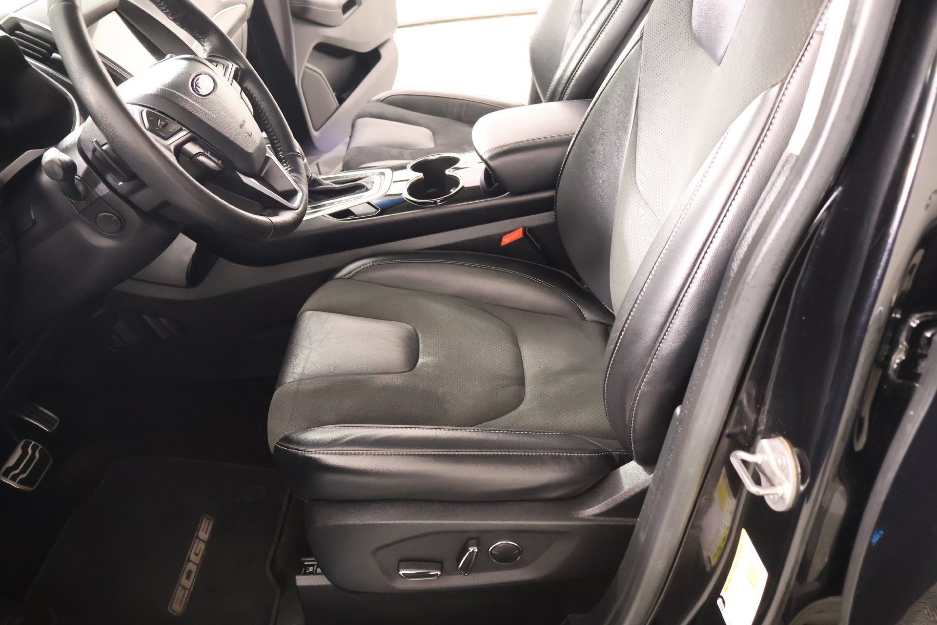 Used 2018 Ford Edge Sport w/ Technology Package AWD/4WD image 12
