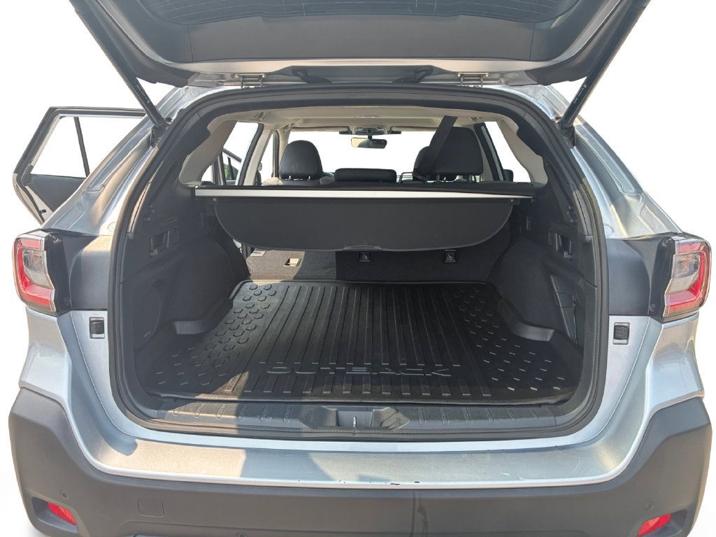 Used 2025 Subaru Outback Onyx Edition AWD/4WD image 29