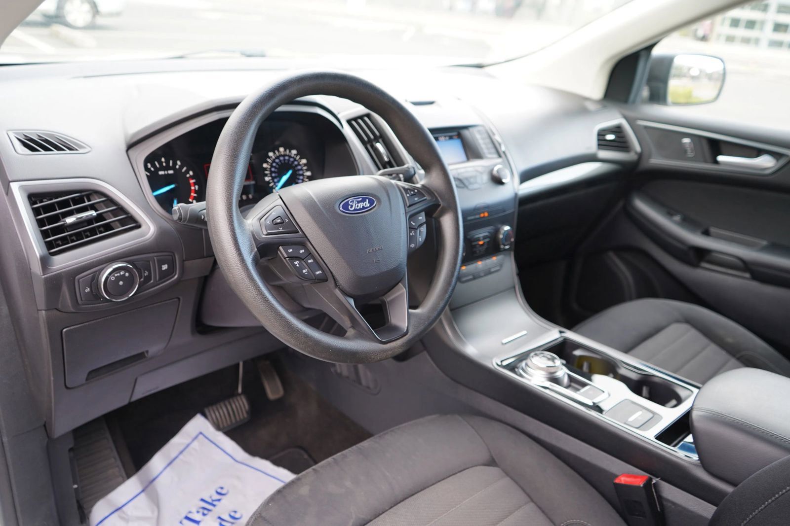 Used 2019 Ford Edge SE FWD image 8