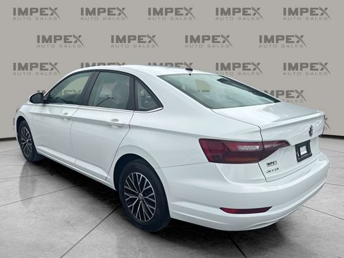 Used 2019 Volkswagen Jetta SE w/ Cold Weather Package FWD image 3