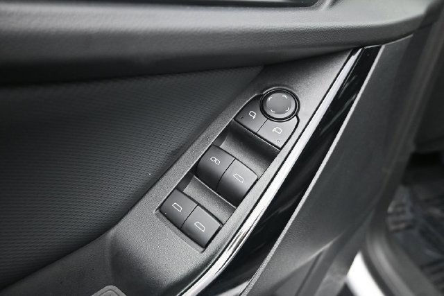 Used 2025 Chevrolet Equinox LT FWD image 12