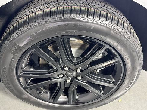 Used 2024 Ford Edge ST-Line image 28