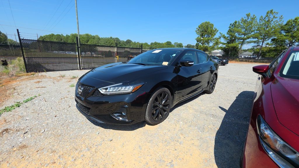 Used 2023 Nissan Maxima SR w/ Sport Mat Group FWD image 3