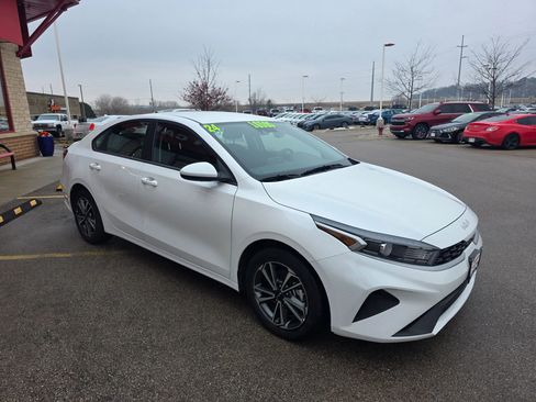 Used 2024 Kia Forte LXS image 4