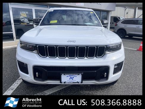 New 2025 Jeep Grand Cherokee Overland w/ Luxury Tech Group IV image 8