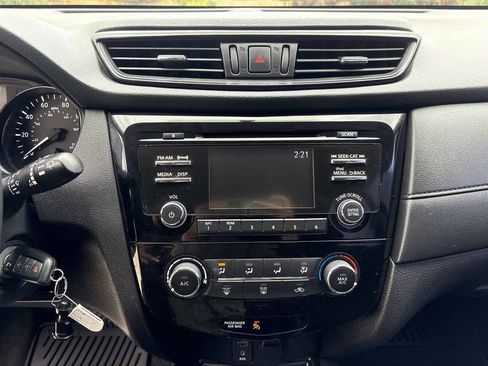 Used 2017 Nissan Rogue S FWD image 24