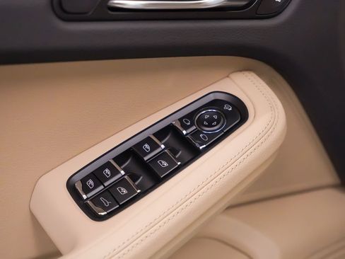 Certified 2026 Porsche Macan S AWD/4WD image 23