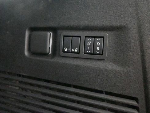 Used 2025 Chevrolet Suburban Premier image 36