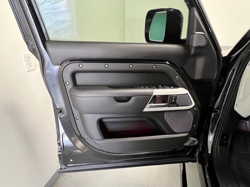 Used 2020 Land Rover Defender 110 HSE image 26