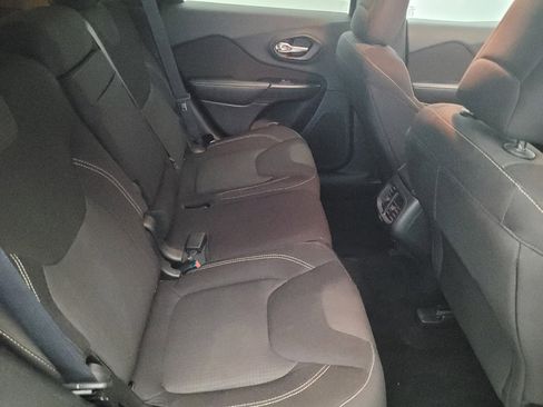 Used 2015 Jeep Cherokee Latitude FWD image 19