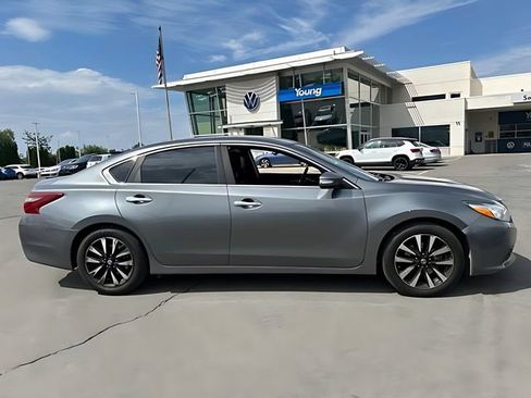Used 2018 Nissan Altima 2.5 SL FWD image 2