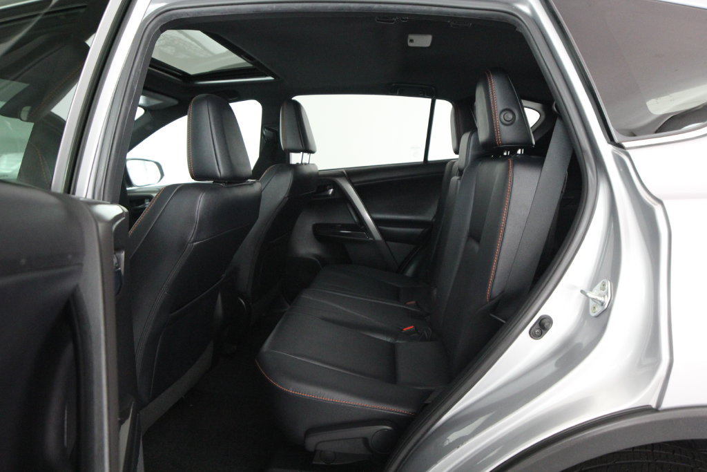 Used 2017 Toyota RAV4 SE AWD/4WD image 39