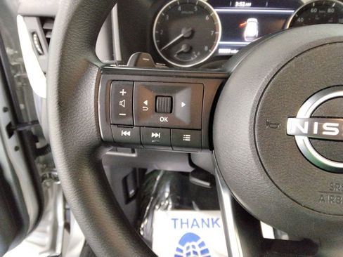 Used 2024 Nissan Rogue SV image 12