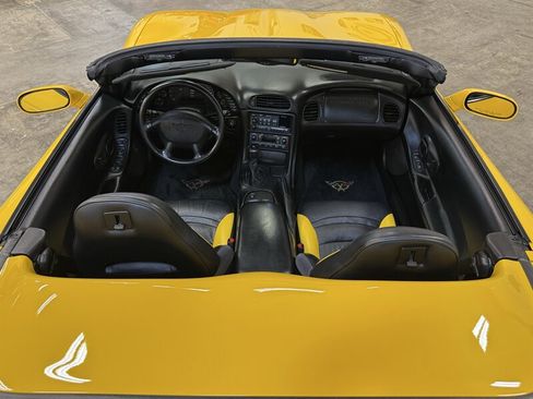 Used 2002 Chevrolet Corvette Convertible w/ Preferred Equipment Group2 RWD image 29