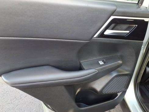 Used 2024 Mitsubishi Outlander SE image 8