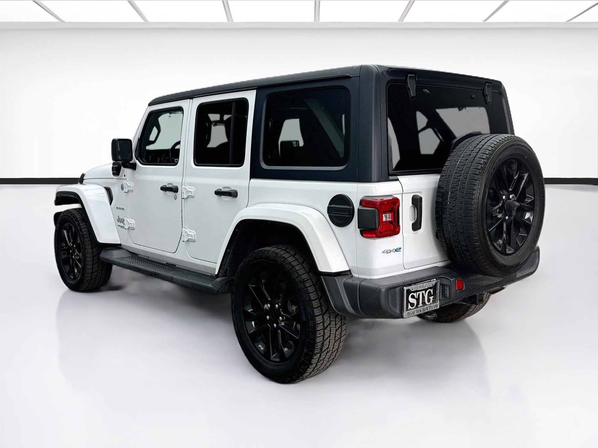 Used 2021 Jeep Wrangler Unlimited Sahara AWD/4WD image 6