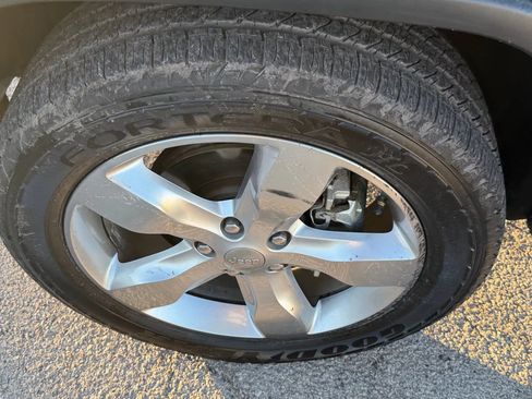 Used 2012 Jeep Grand Cherokee Overland w/ Trailer Tow Group IV image 24