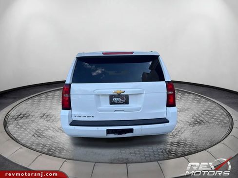 Used 2015 Chevrolet Suburban LT image 4