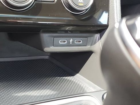 Certified 2024 Volkswagen Jetta SE w/ Panoramic Sunroof Package FWD image 29