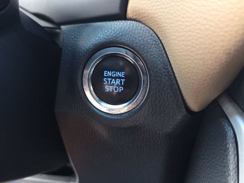 Used 2022 Toyota RAV4 XLE w/ Convenience Package FWD image 23