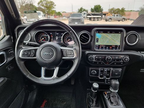 Used 2020 Jeep Gladiator Overland AWD/4WD image 6