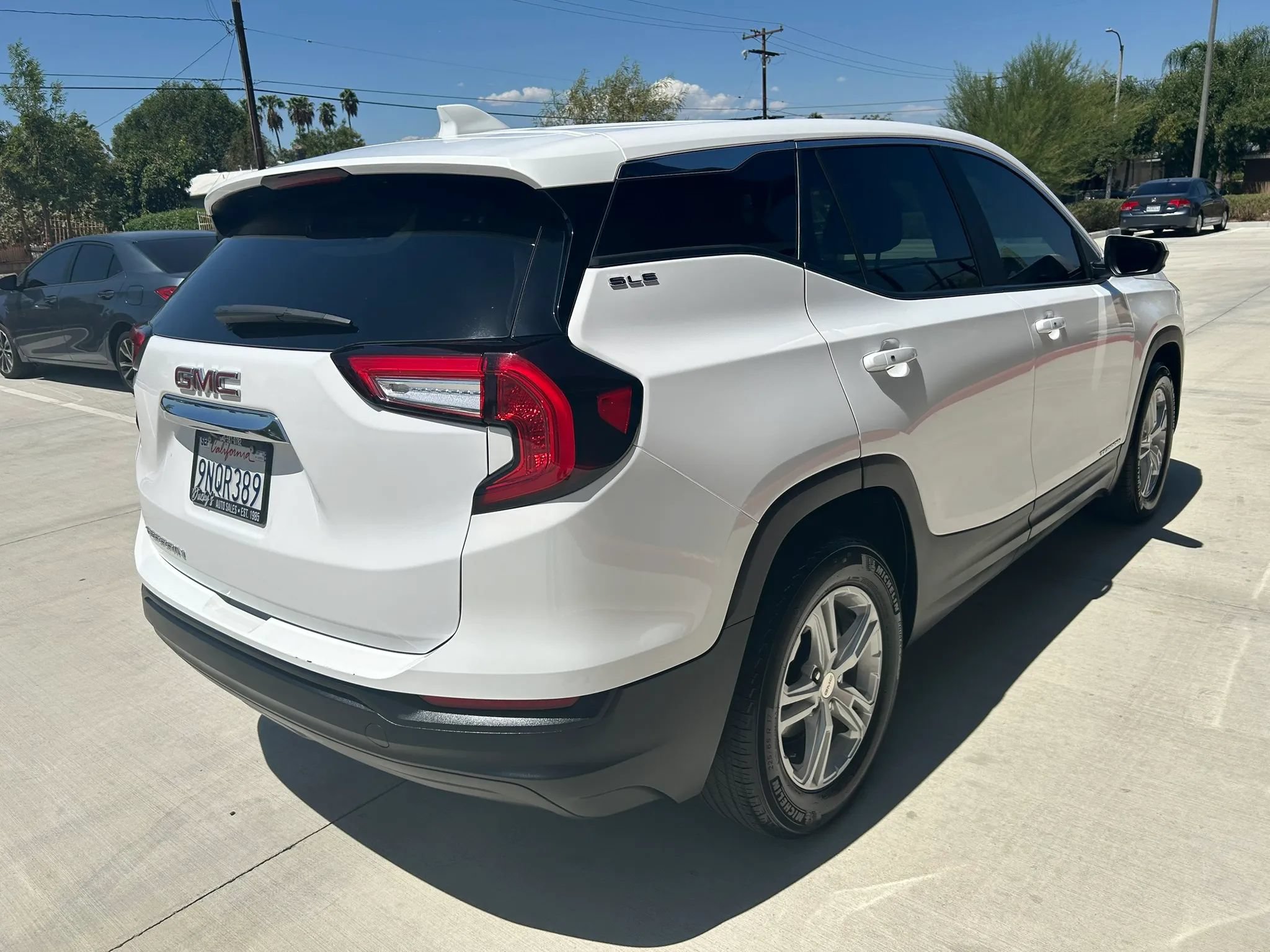 Used 2024 GMC Terrain SLE FWD image 4