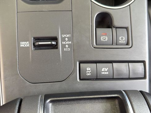 Used 2022 Toyota Highlander XLE image 22