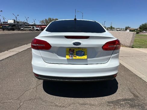 Used 2017 Ford Focus SE FWD image 3