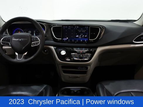 Used 2023 Chrysler Pacifica Touring-L FWD image 8