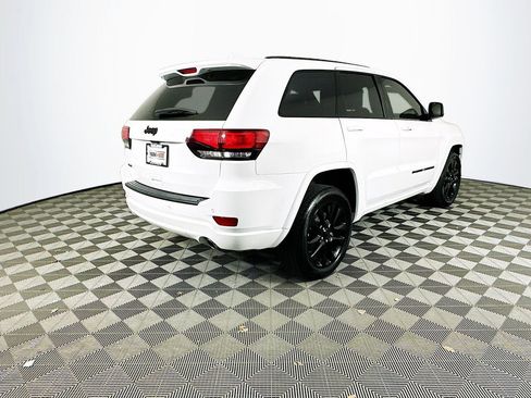 Certified 2022 Jeep Grand Cherokee Laredo X image 12
