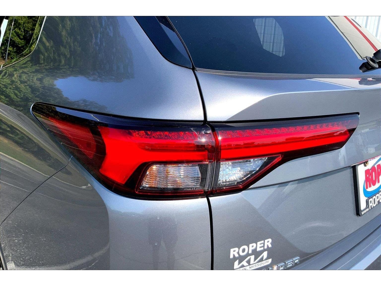 Used 2023 Mitsubishi Outlander SE Black Edition AWD/4WD image 29