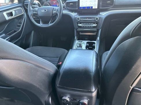 Used 2020 Ford Explorer XLT AWD/4WD image 39