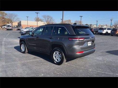 Used 2025 Jeep Grand Cherokee Laredo image 6