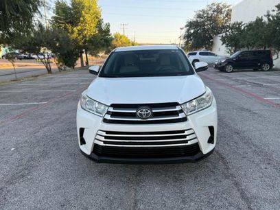 Used 2019 Toyota Highlander LE