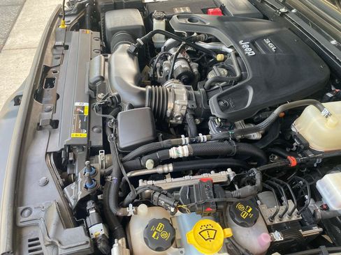 Used 2021 Jeep Wrangler Sport AWD/4WD image 40
