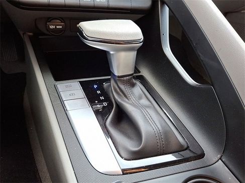 Certified 2025 Hyundai Elantra SE image 14