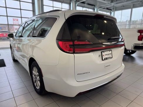 Used 2022 Chrysler Pacifica Touring-L image 40