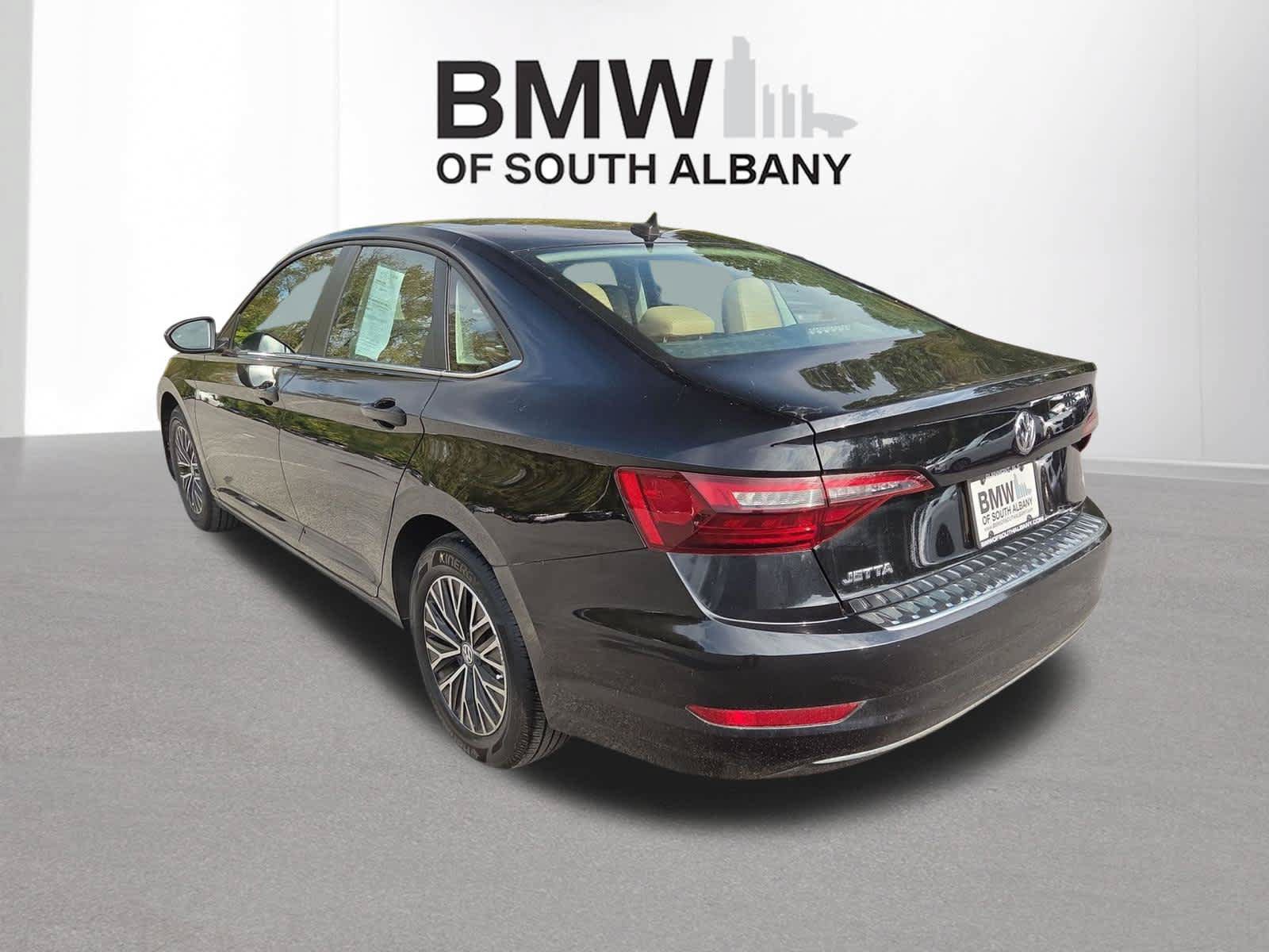 Used 2020 Volkswagen Jetta SE w/ SE Cold Weather Package FWD image 3