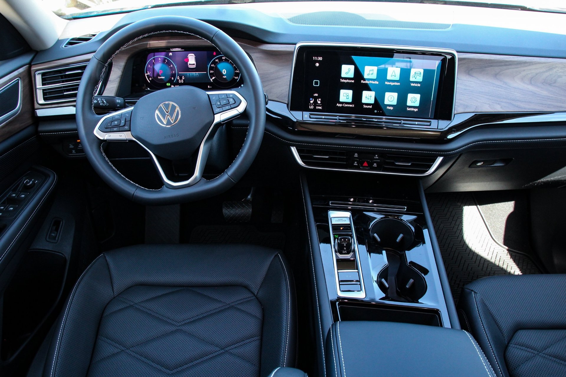 Certified 2026 Volkswagen Atlas SE FWD image 24