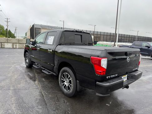 Used 2021 Nissan Titan SV w/ SV Convenience Package AWD/4WD image 4