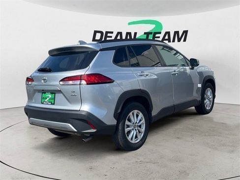 Used 2022 Toyota Corolla Cross LE image 8