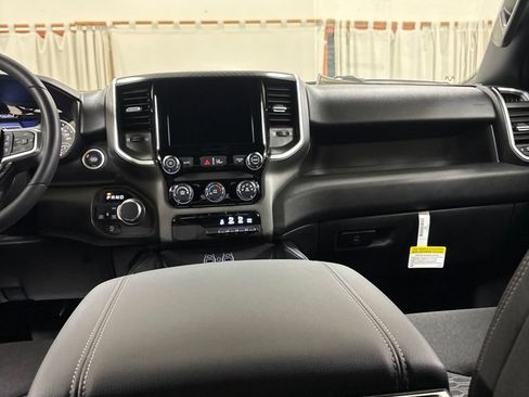 New 2026 RAM 1500 Express AWD/4WD image 19
