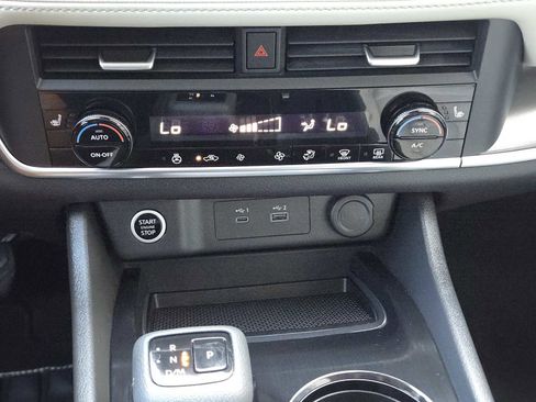 Used 2023 Nissan Rogue SV w/ SV Premium B Package image 20