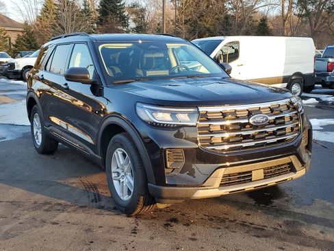 New 2026 Ford Explorer Active image 3