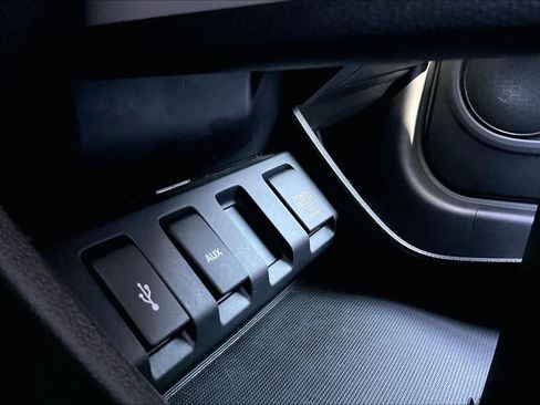 Used 2017 Honda HR-V LX image 33