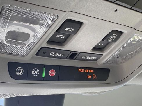 Used 2020 Chevrolet Equinox Premier AWD/4WD image 16